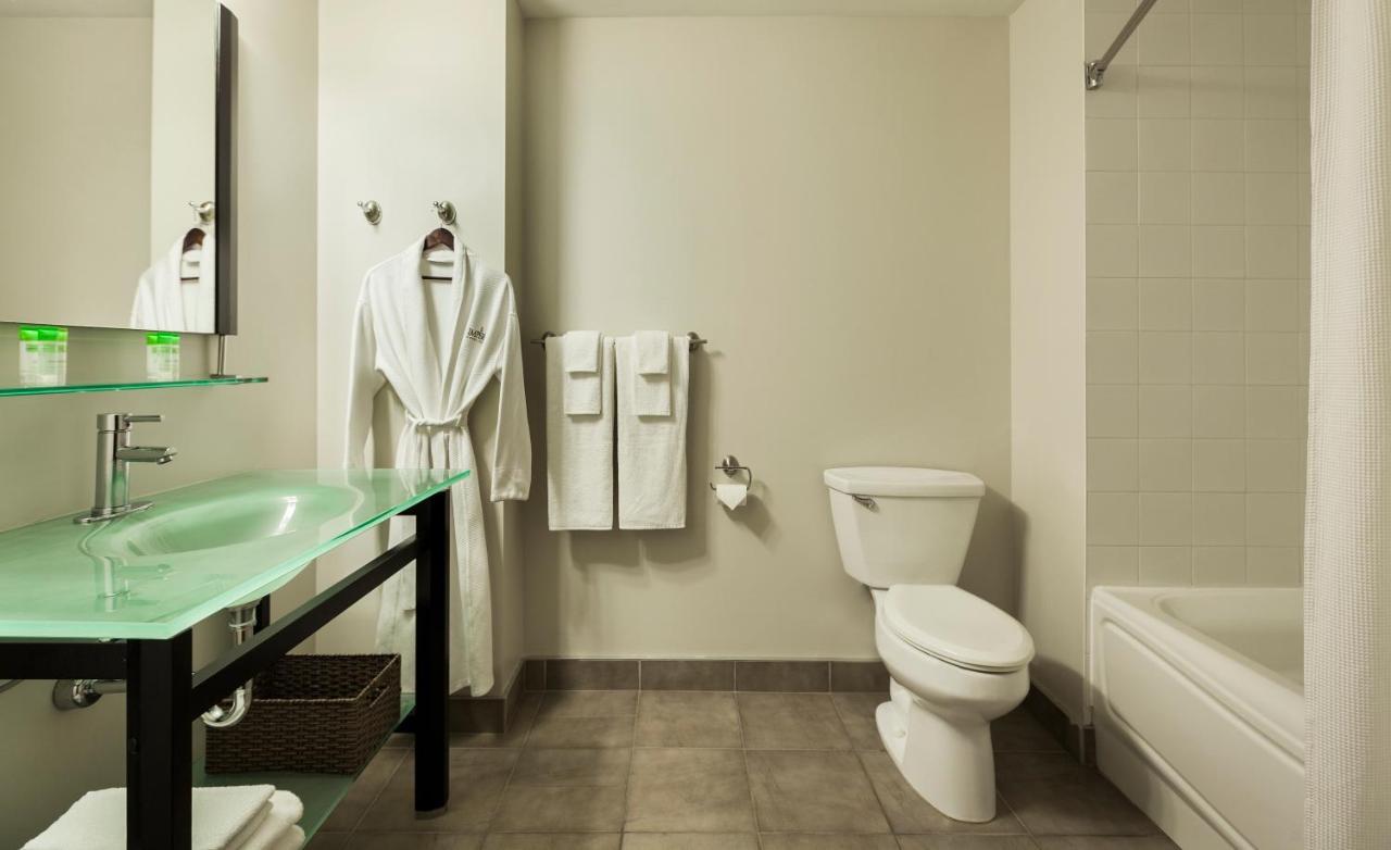 Imperia Hotel Et Suites Terrebonne Zewnętrze zdjęcie