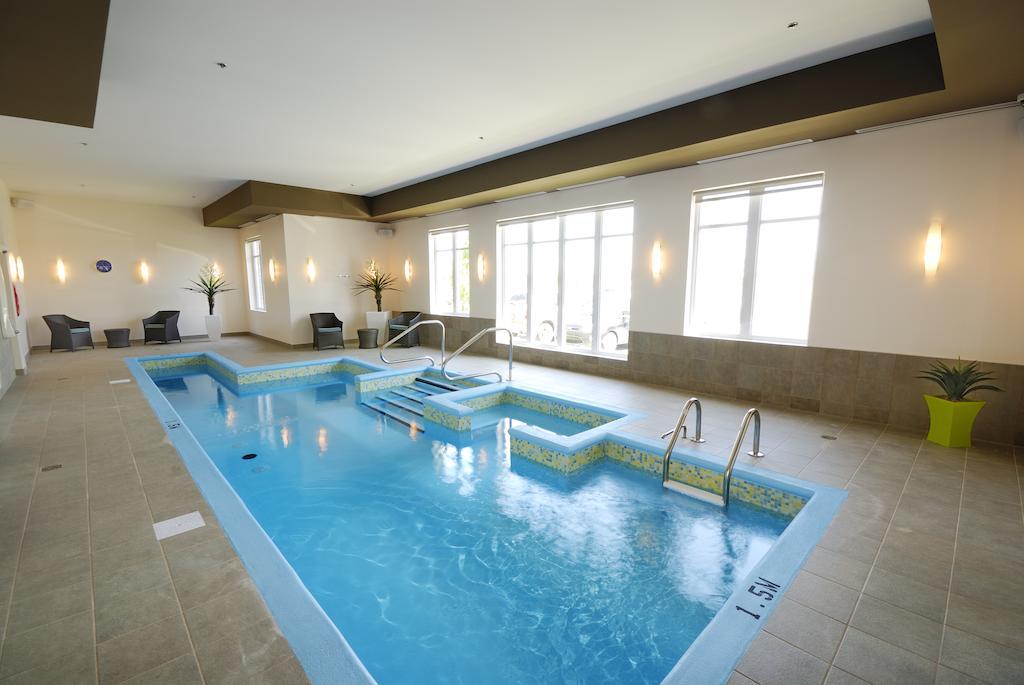 Imperia Hotel Et Suites Terrebonne Zewnętrze zdjęcie