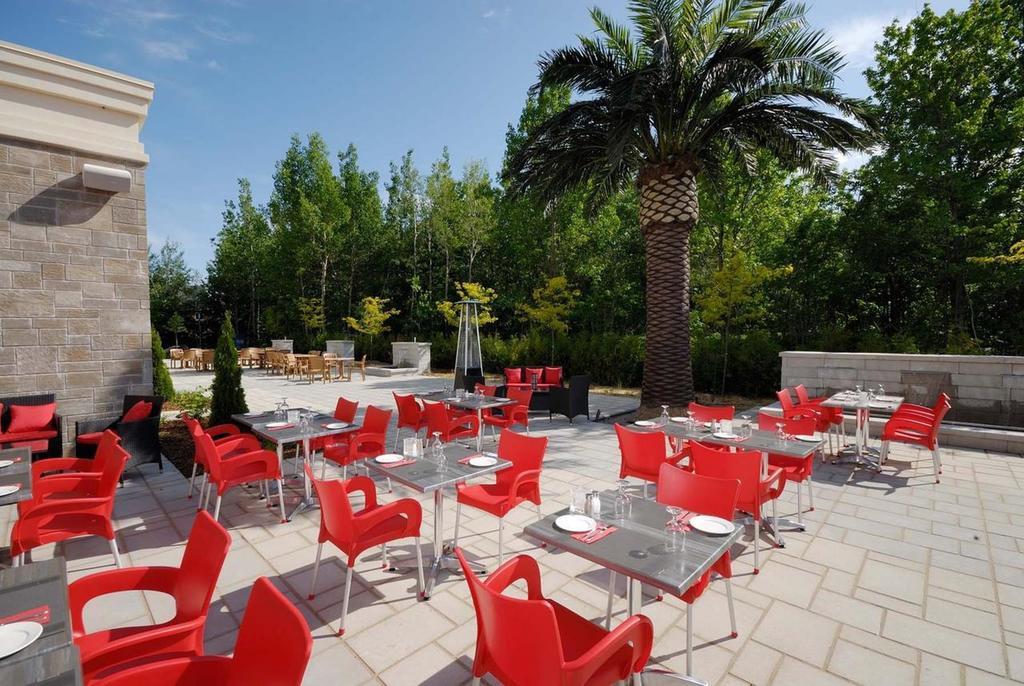Imperia Hotel Et Suites Terrebonne Zewnętrze zdjęcie