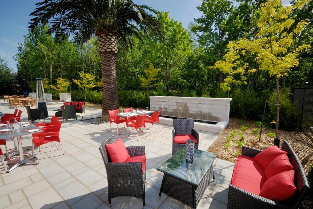 Imperia Hotel Et Suites Terrebonne Zewnętrze zdjęcie