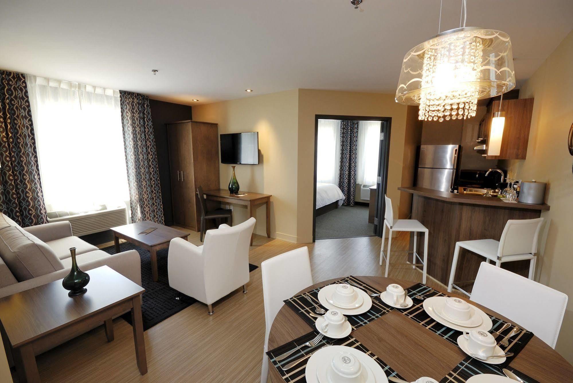 Imperia Hotel Et Suites Terrebonne Zewnętrze zdjęcie