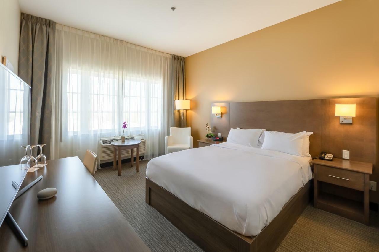 Imperia Hotel Et Suites Terrebonne Zewnętrze zdjęcie