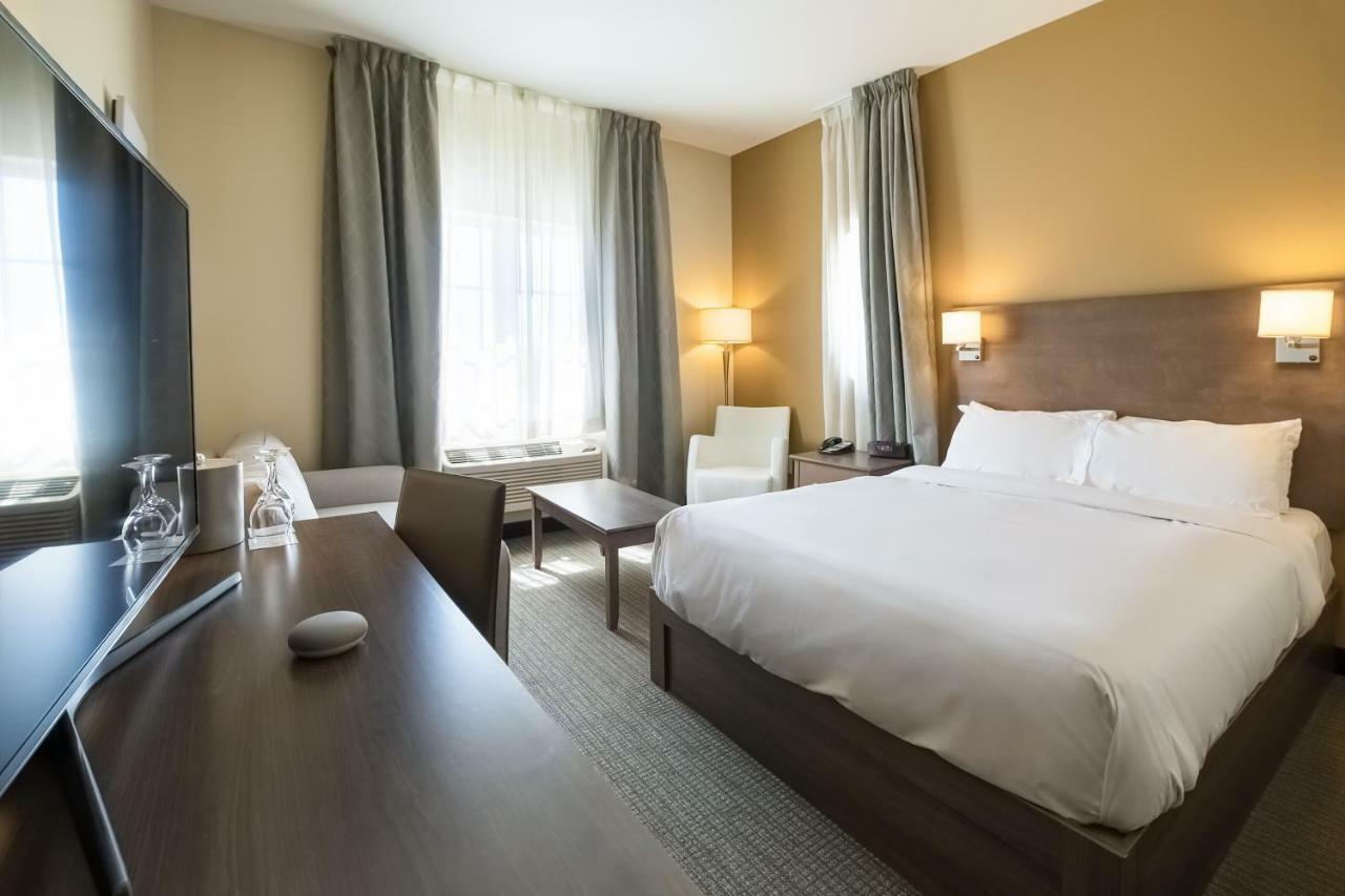 Imperia Hotel Et Suites Terrebonne Zewnętrze zdjęcie