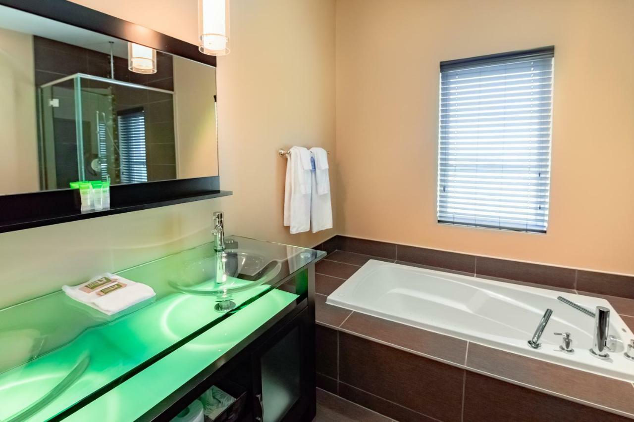 Imperia Hotel Et Suites Terrebonne Zewnętrze zdjęcie