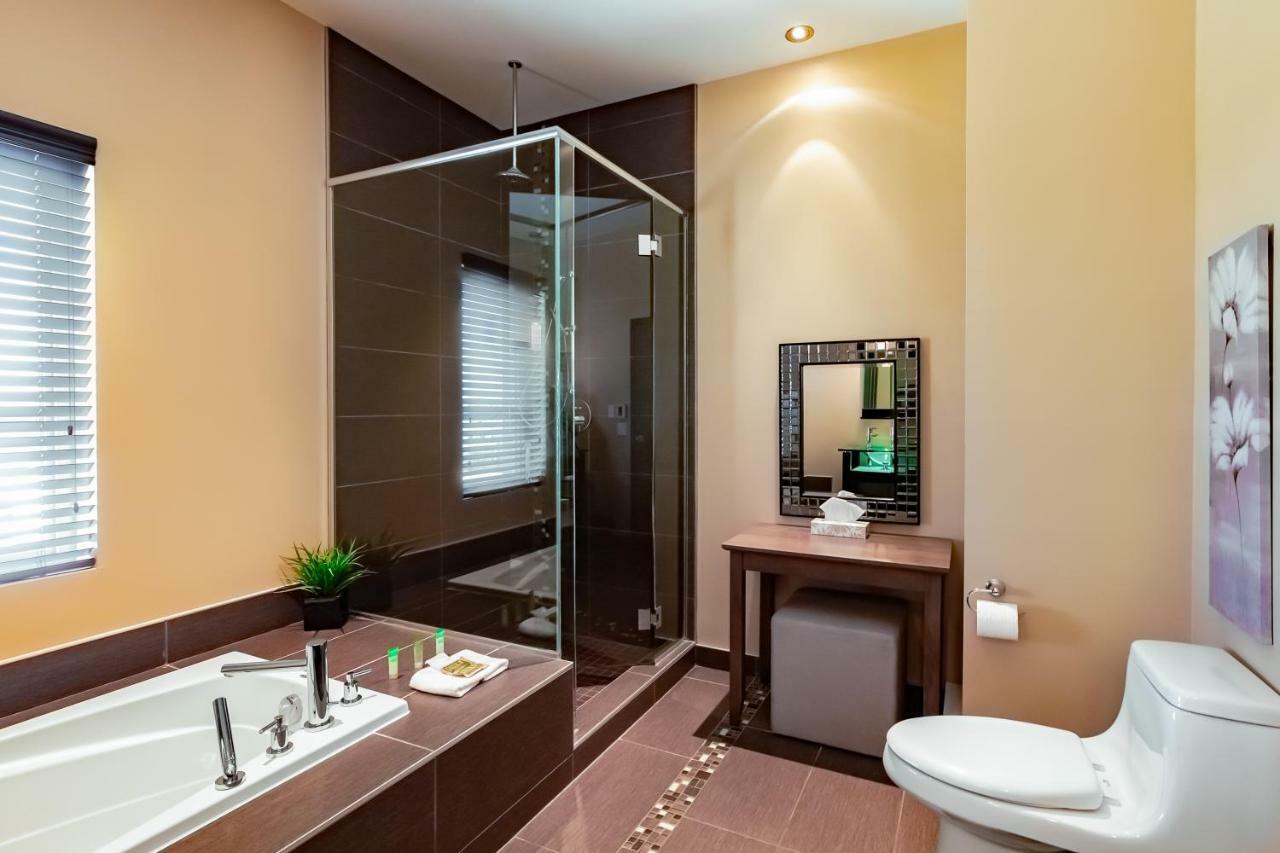 Imperia Hotel Et Suites Terrebonne Zewnętrze zdjęcie