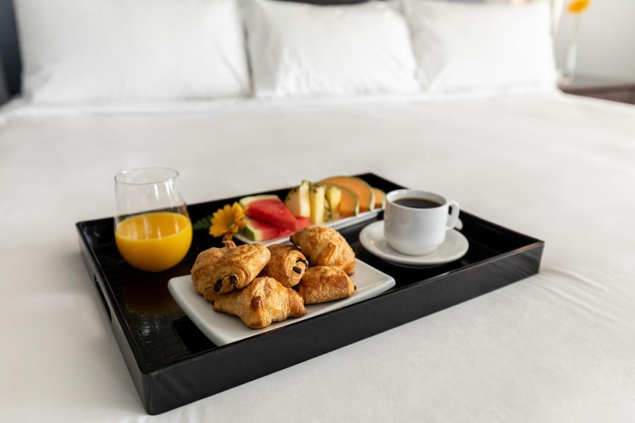 Imperia Hotel Et Suites Terrebonne Zewnętrze zdjęcie