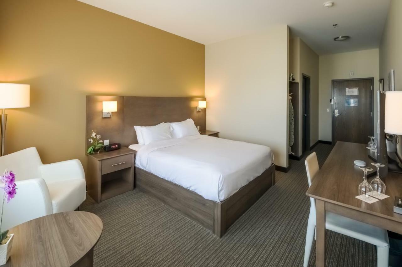 Imperia Hotel Et Suites Terrebonne Zewnętrze zdjęcie