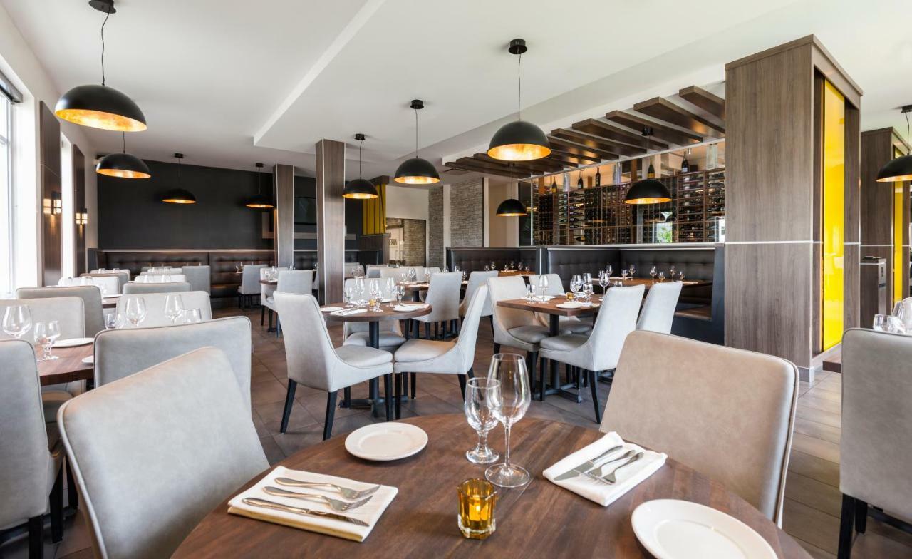 Imperia Hotel Et Suites Terrebonne Zewnętrze zdjęcie