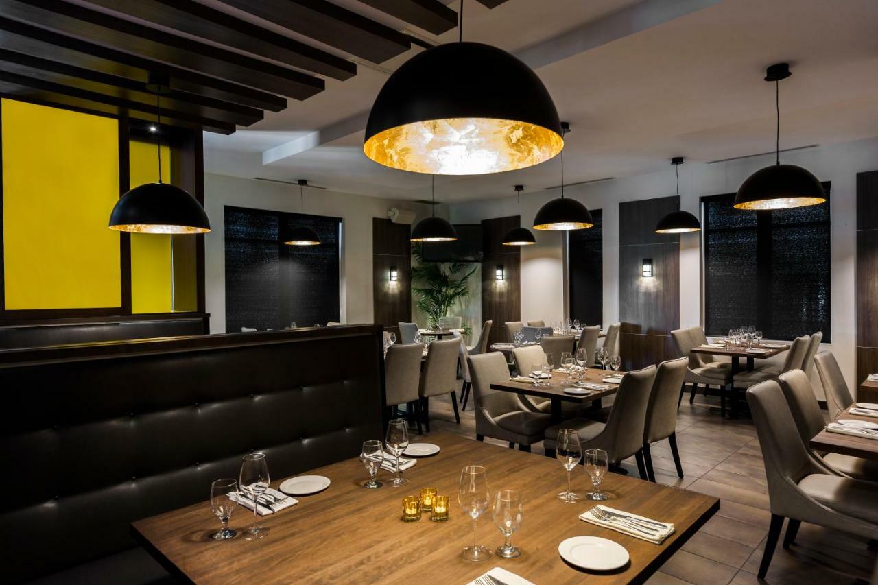Imperia Hotel Et Suites Terrebonne Zewnętrze zdjęcie